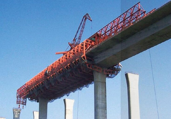 湖北移動模架造橋機使用現(xiàn)場案例