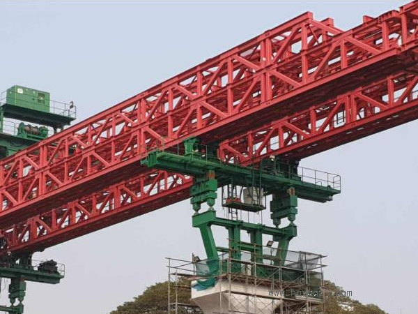 50米架橋機的結(jié)構(gòu)設(shè)計是如何實現(xiàn)的？