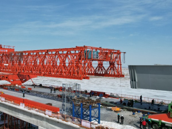 50噸架橋機(jī)施工過程中，如何進(jìn)行現(xiàn)場協(xié)調(diào)和溝通？